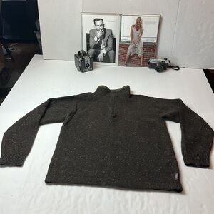 Woolrich 1/4 zip up pull over lambs wool sweater